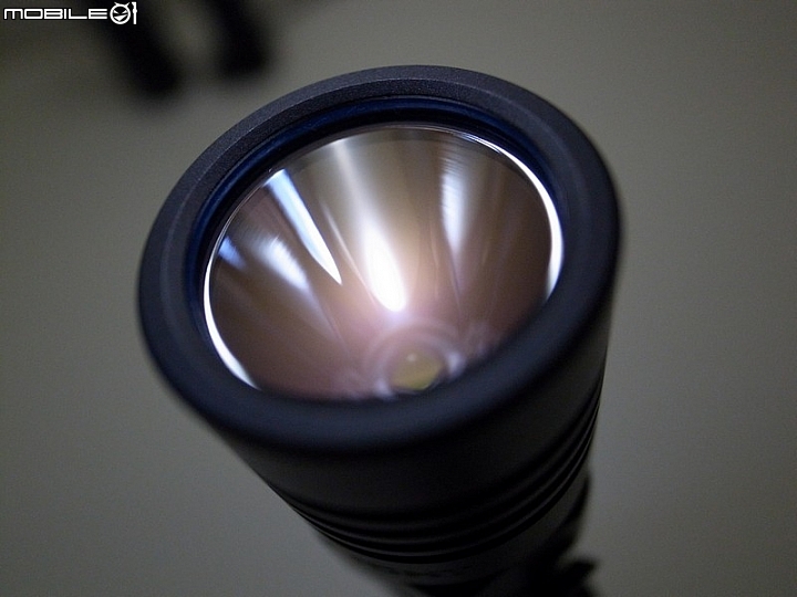 OLIGHT S30 側按小直筒