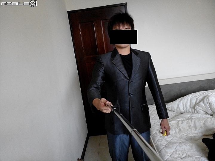 試穿了好多品牌的西裝 合身但是扣子都稍緊 是太胖嗎? 最後去夜市買這款傳統西裝 各位可以幫忙看看這件可以嗎?