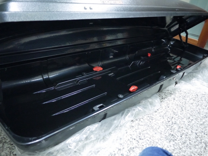 我家也有一艘船之 YAKIMA ROCKETBOX 16 火箭筒車頂箱