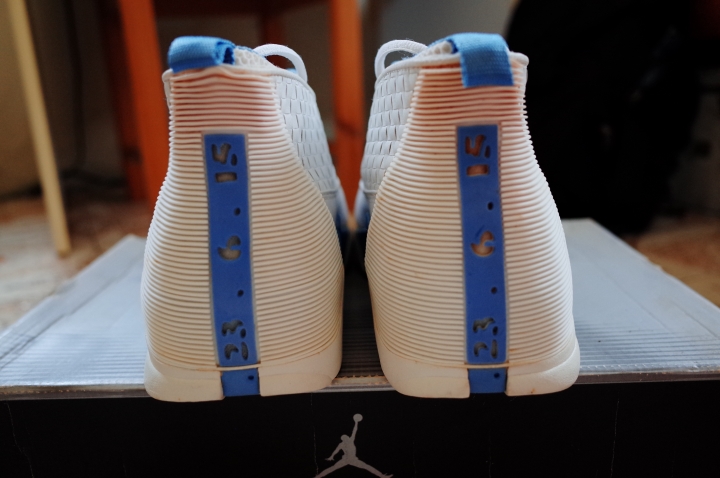 遲了十幾年的開箱 AJ15 代(北卡藍)
