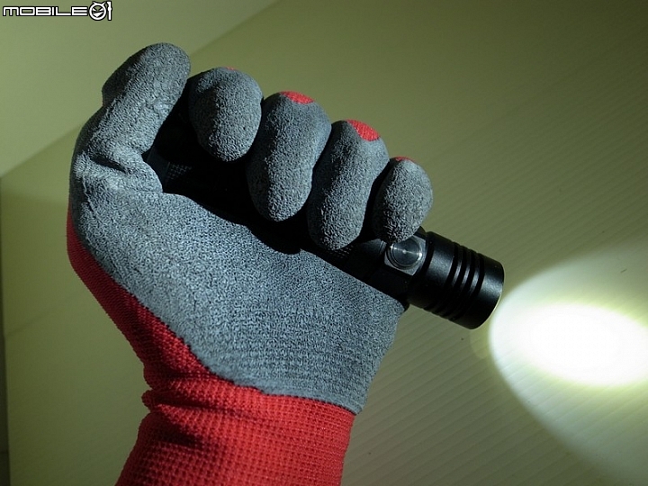 OLIGHT S30 側按小直筒