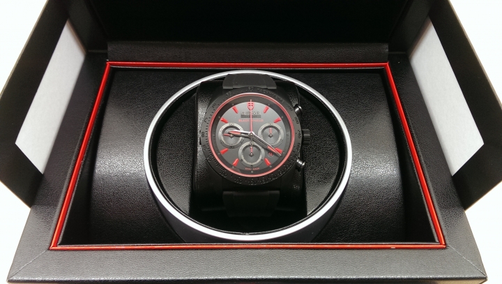 【開箱】神盾局番外篇 之 黑盾極速騎士 TUDOR FASTRIDER BALCK SHIELD