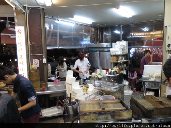 逢甲深夜食堂.皮Q肉甜的麻辣煎餃小籠湯包@餃踏實地