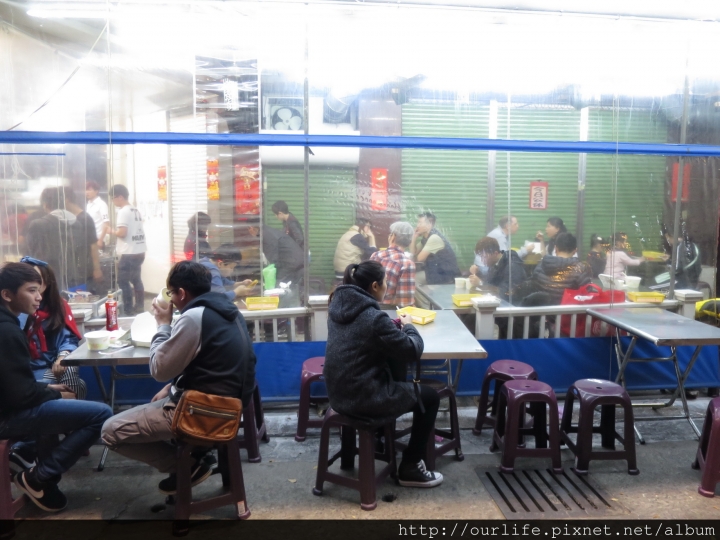 逢甲深夜食堂.皮Q肉甜的麻辣煎餃小籠湯包@餃踏實地