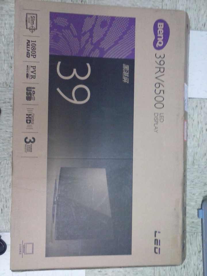 benq39rv6500開箱螢幕下方出現鋸齒狀裂紋(己解決)
