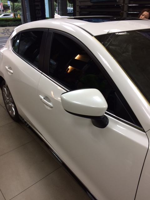 有了小三(MAZDA3)...(更新:背棄小三)