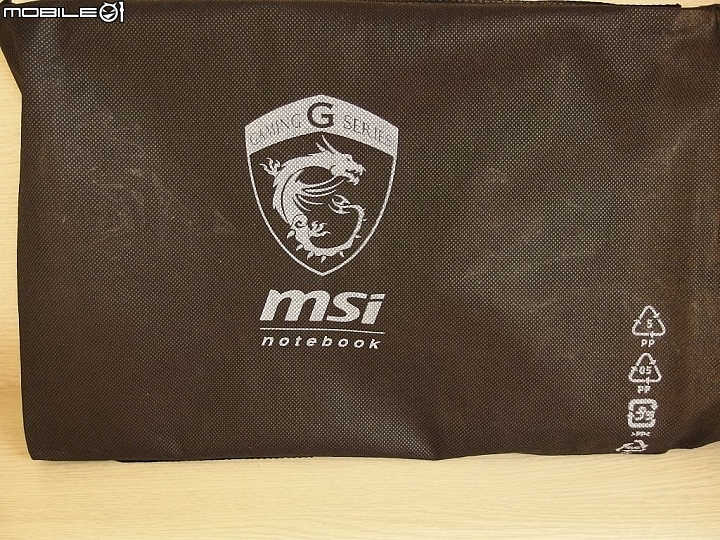 新機入手17吋msi金屬髮絲紋GE72電競筆電-開箱