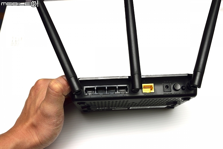 可能是第一開的D-Link DIR-859 無線分享器