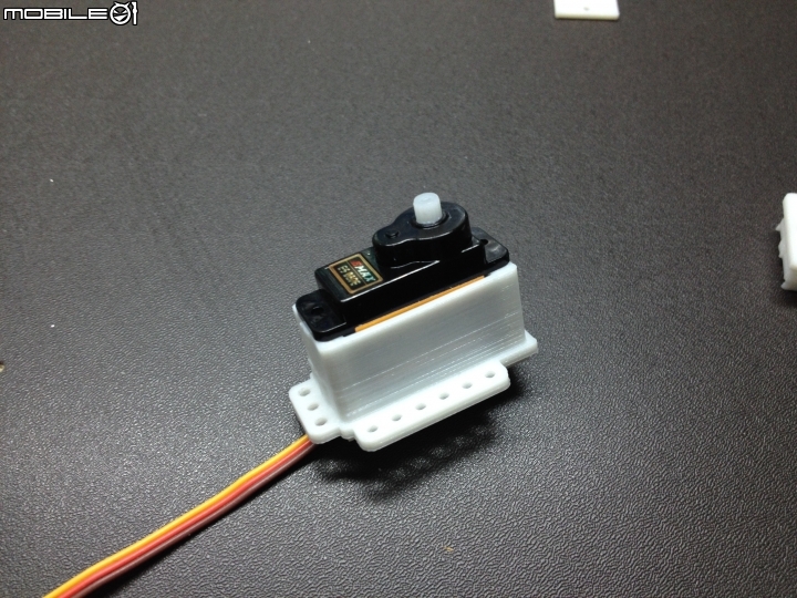 小時後的 機器人夢 用 3D列印機 完成!(2015/4/22 更新)