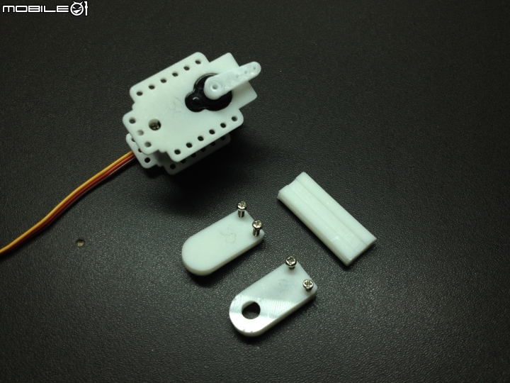 小時後的 機器人夢 用 3D列印機 完成!(2015/4/22 更新)
