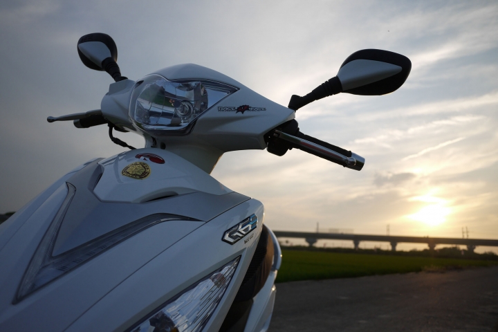 光陽 G6E 絕版 白 開箱兼懷念小車GP