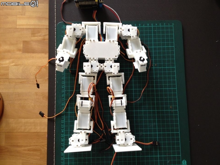 小時後的 機器人夢 用 3D列印機 完成!(2015/4/22 更新)