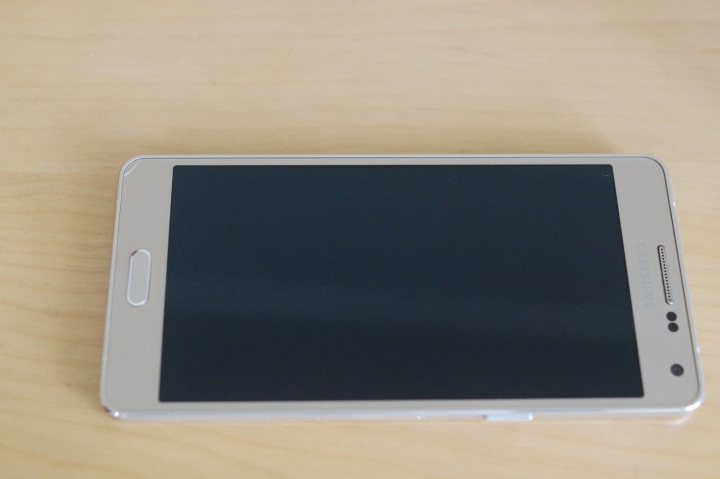 新辦samsung A5手機不到1天螢幕破裂!!!
