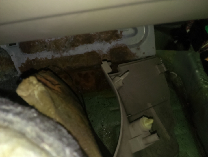 老車MAV 副駕會積冷氣水