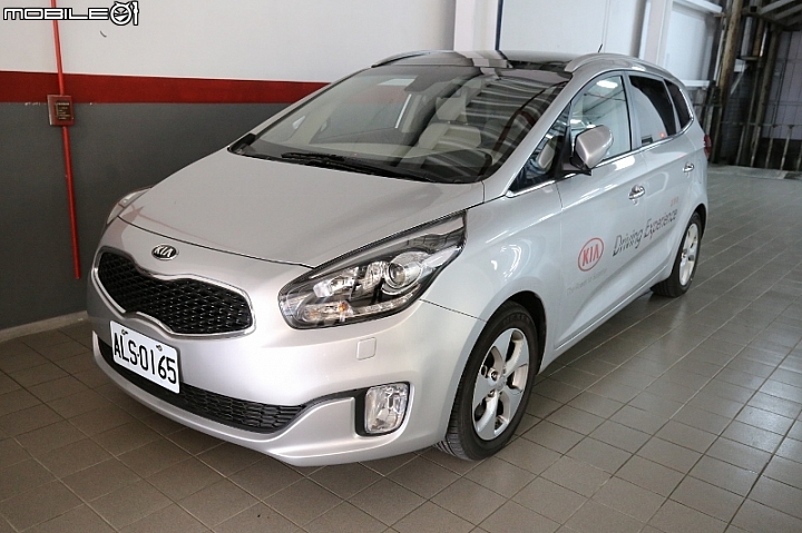 強敵環伺,比上不足,比下又太貴-KIA Carens【KIA潮勢力-試駕體驗活動】