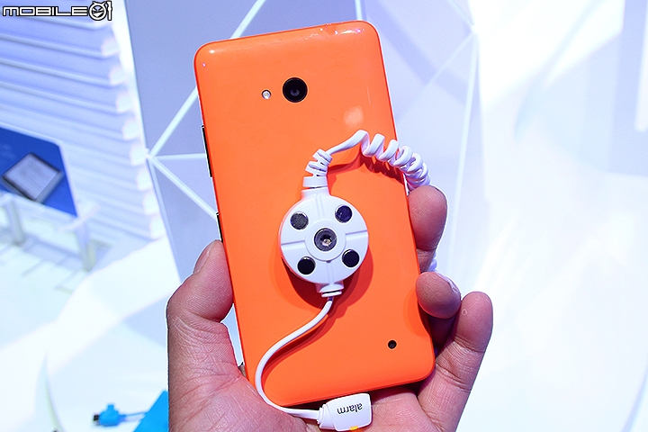 [MWC 2015] 微軟發表中階手機Lumia 640、640XL