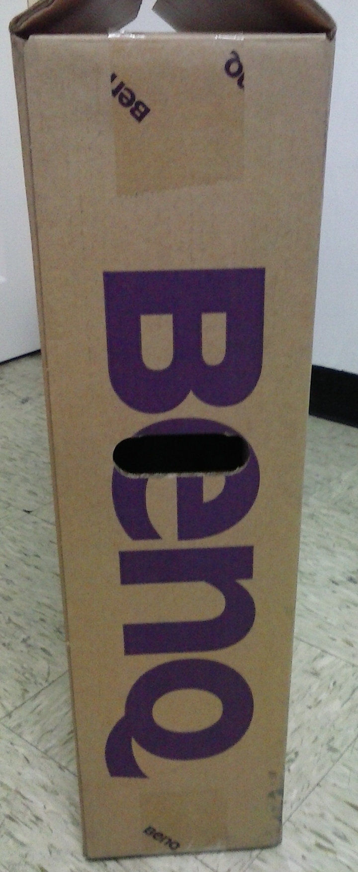 benq39rv6500開箱螢幕下方出現鋸齒狀裂紋(己解決)