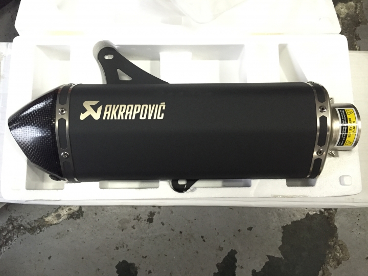 vespa super sport & akraprovic 不專業開箱分享文