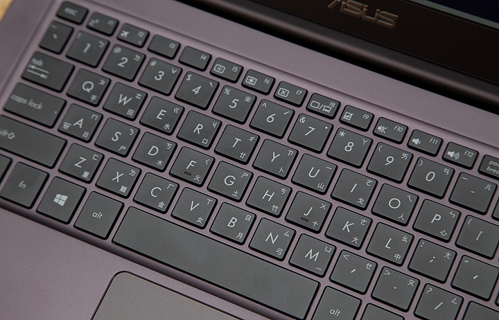 華碩 ZenBook UX305 ,讓我再次心動的Ultrabook (文章完整介紹