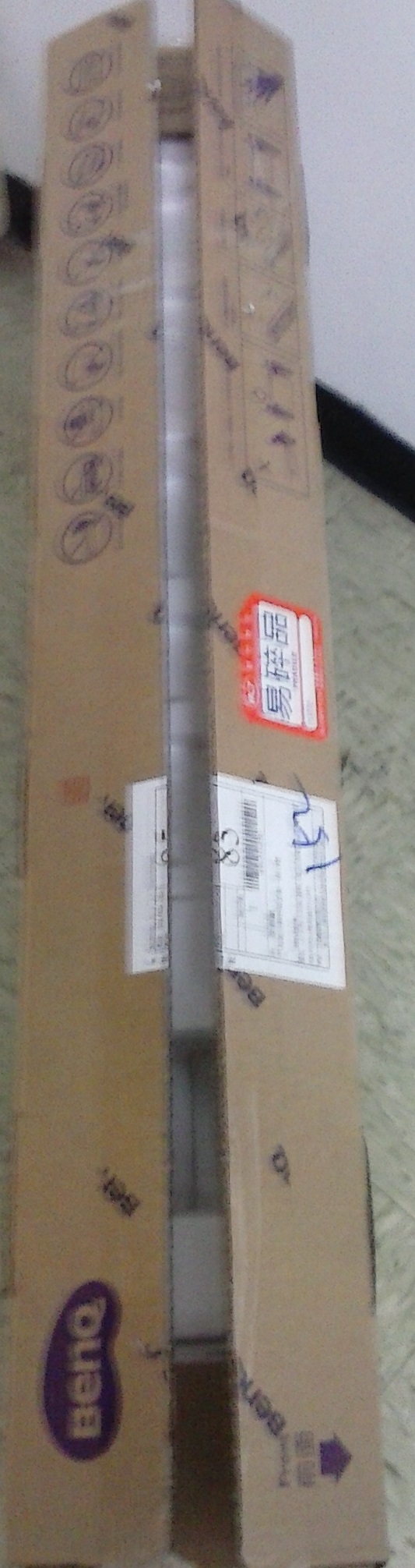 benq39rv6500開箱螢幕下方出現鋸齒狀裂紋(己解決)