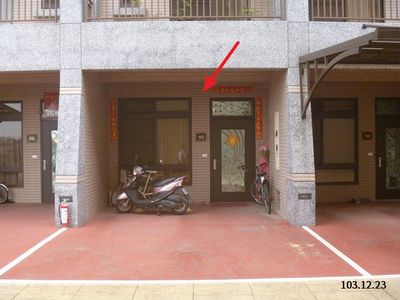 離中央大學,青埔也沒多遠的3年透天房價,地33坪,建+增約66坪,法拍才估800多萬...