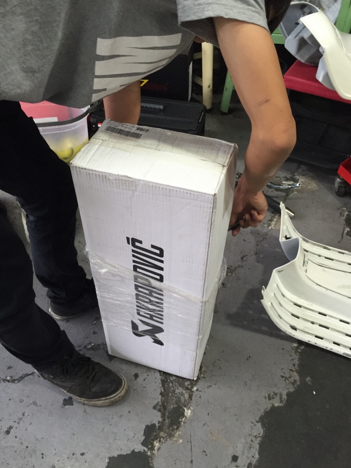 vespa super sport & akraprovic 不專業開箱分享文