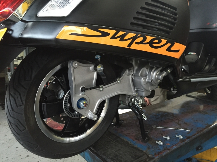vespa super sport & akraprovic 不專業開箱分享文