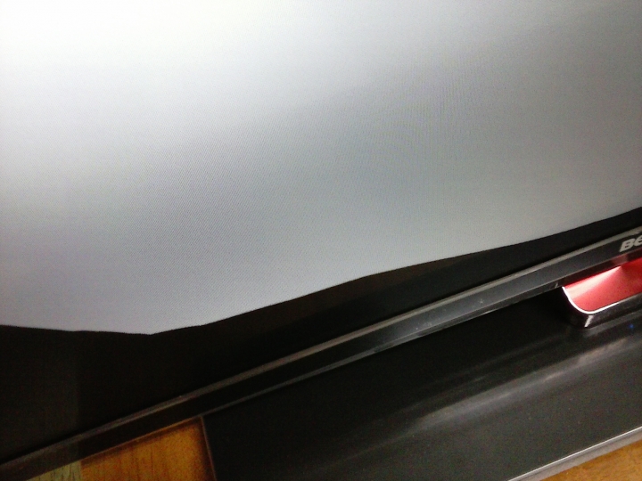 benq39rv6500開箱螢幕下方出現鋸齒狀裂紋(己解決)