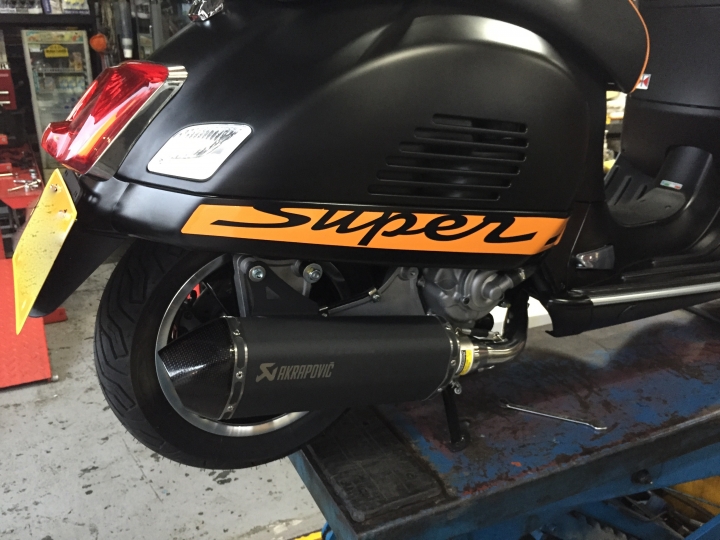 vespa super sport & akraprovic 不專業開箱分享文