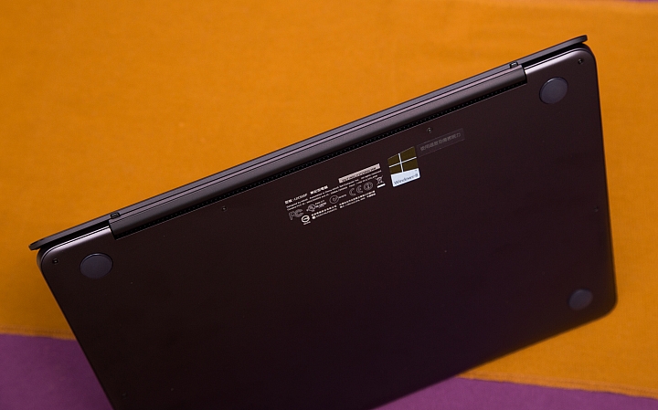 華碩 ZenBook UX305 ,讓我再次心動的Ultrabook (文章完整介紹