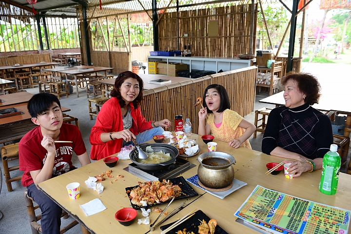 彩稻藝術節附近唯一美食餐廳:東岸胡椒蝦