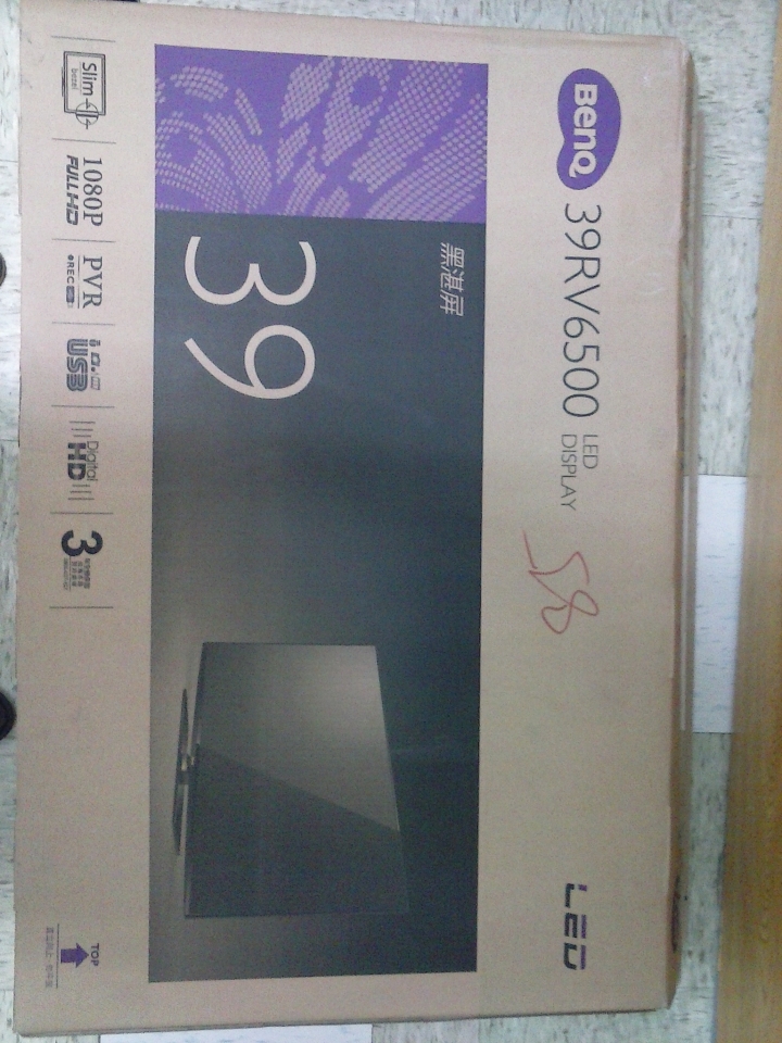 benq39rv6500開箱螢幕下方出現鋸齒狀裂紋(己解決)