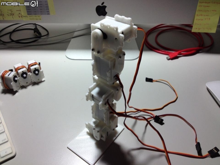 小時後的 機器人夢 用 3D列印機 完成!(2015/4/22 更新)