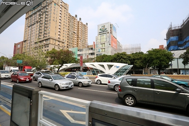 強敵環伺,比上不足,比下又太貴-KIA Carens【KIA潮勢力-試駕體驗活動】