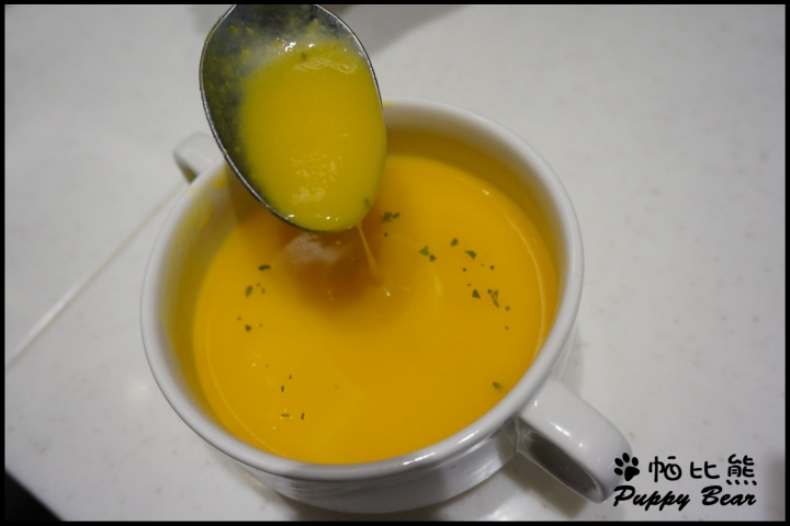 【食記】捷運市政府 No.5 Café ~ 女孩下午茶首選~超美味藍帶鬆餅 ♥