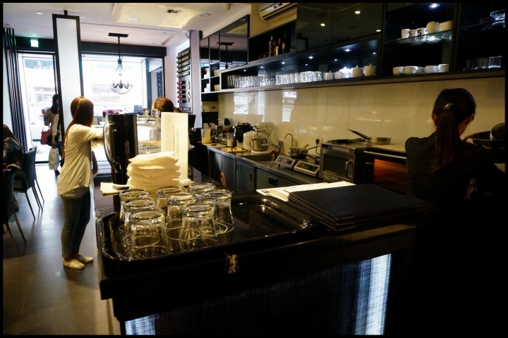 【食記】捷運市政府 No.5 Café ~ 女孩下午茶首選~超美味藍帶鬆餅 ♥