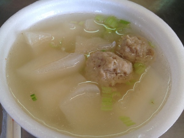 嘉義黑香腸-香烤黑香腸配爽口泡菜,今天的大蒜味沒有極限