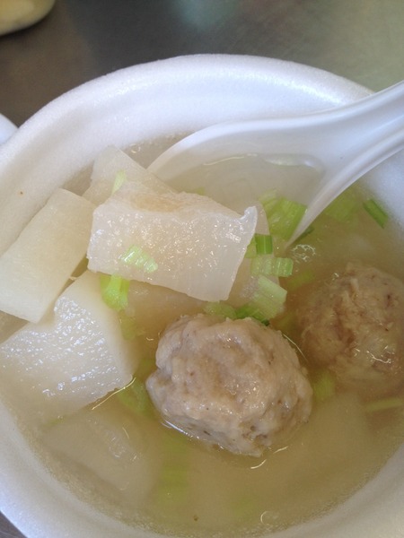 嘉義黑香腸-香烤黑香腸配爽口泡菜,今天的大蒜味沒有極限