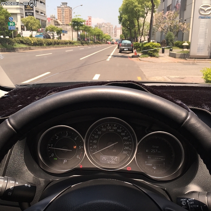 Mazda 6前擋玻璃破裂...照片更新0416