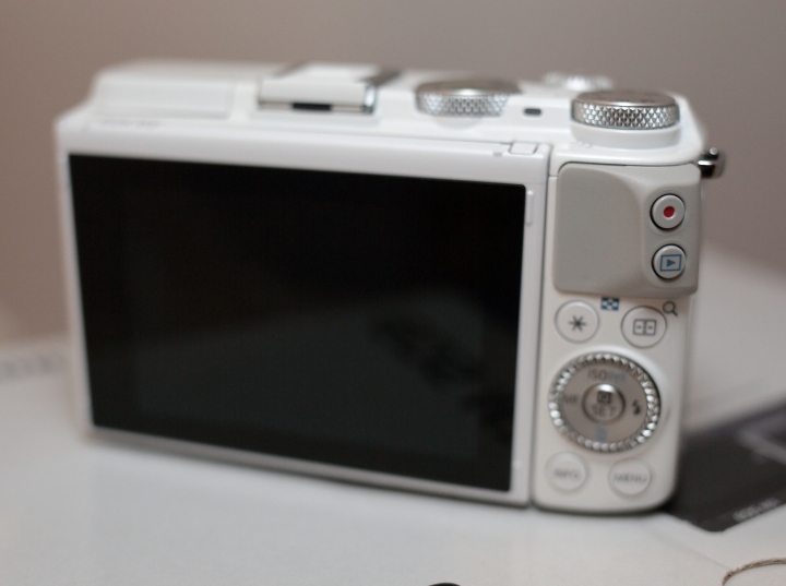 Canon EOS M3 白色超簡易開箱~~