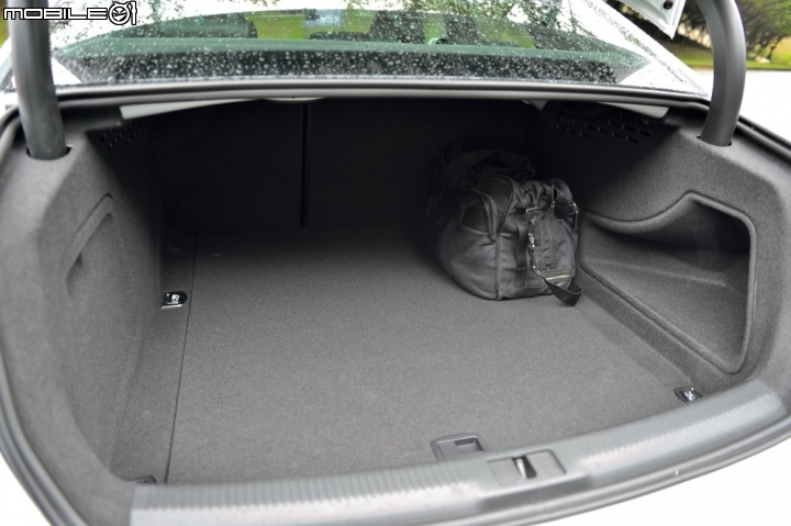 妝點跑格樣貌 Audi A4 35 TFSI S line edition