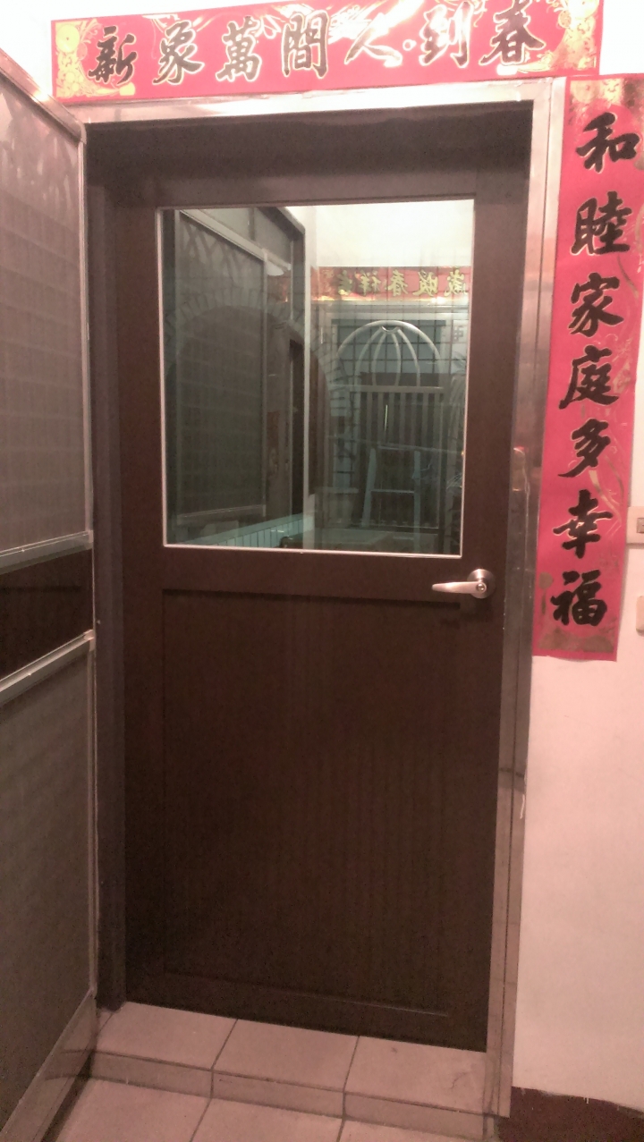 有人家玄關門裝這樣的嗎?