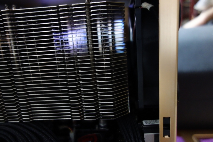 PC-Q33- 4790K + HR-22 裝機分享(含簡單燒機測試)