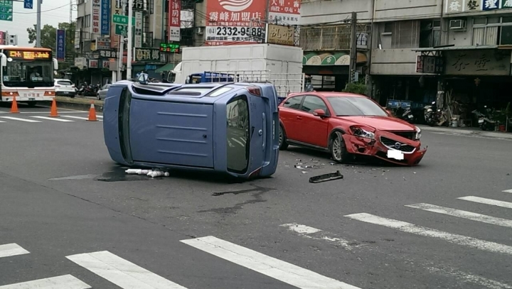 VOLVO C30最真實公路"1/4偏位撞擊"測試T.T