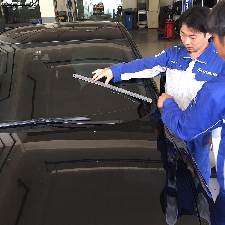 Mazda 6前擋玻璃破裂...照片更新0416