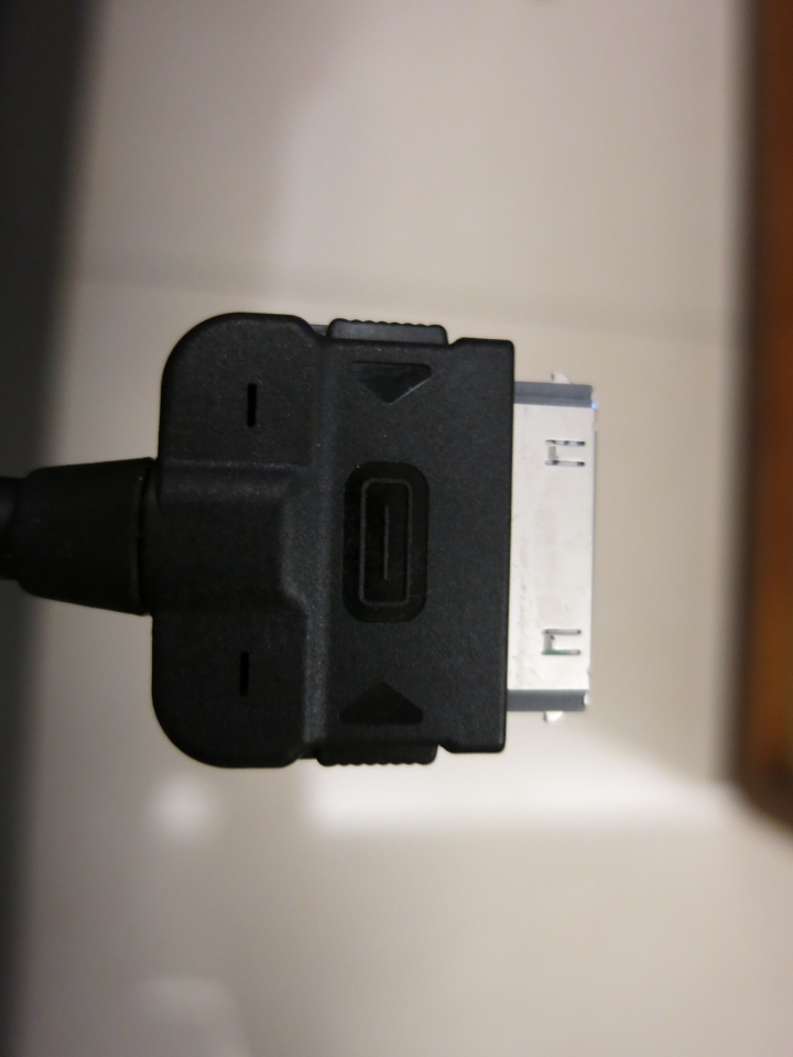 賓士專用 iPhone6 音源傳輸線(AUX In)