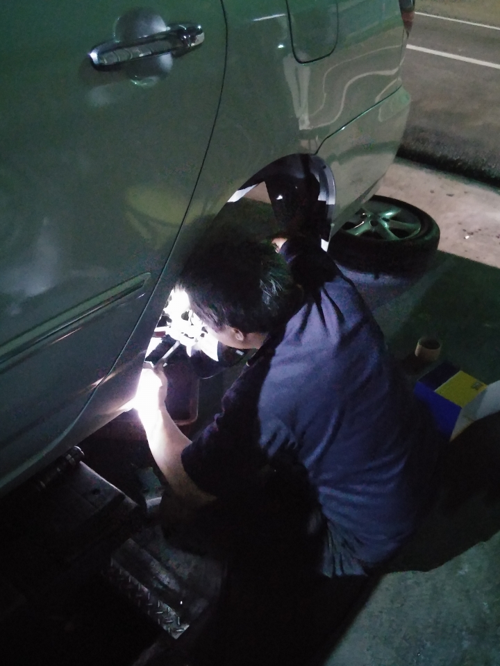 台中大甲修車踩到雷 吉義電機
