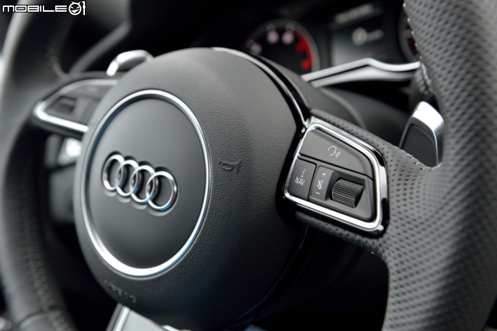 妝點跑格樣貌 Audi A4 35 TFSI S line edition