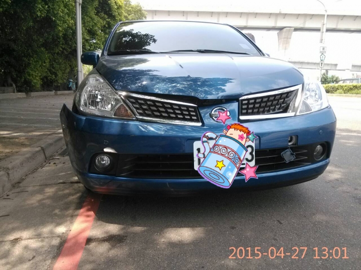 國道上撞到卡車輪胎