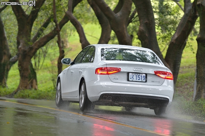 妝點跑格樣貌 Audi A4 35 TFSI S line edition